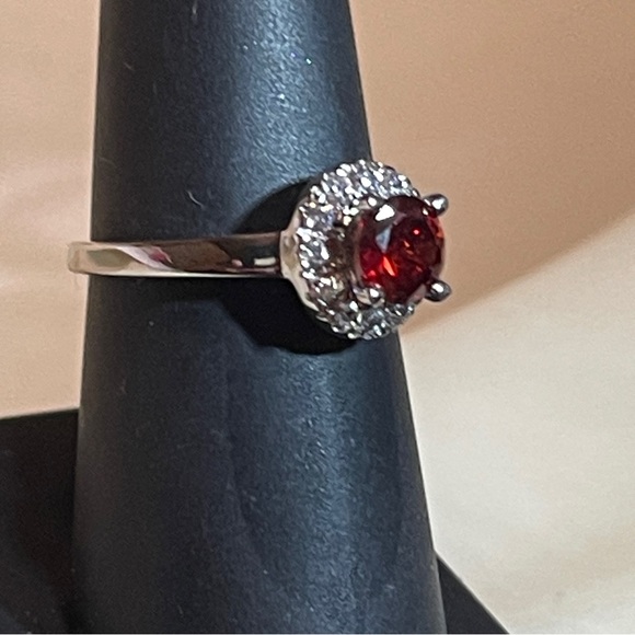 🎈Beautiful 925 Sterling Silver Sun Garnet Round Halo Cut with Shining CZs! - Picture 3 of 13